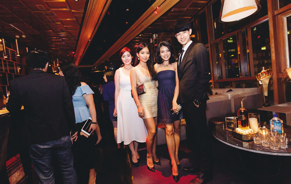 眼淚流乾 仍不忘買房買車的夢，出去闖！27 歲艾兒莎年薪翻 7 倍