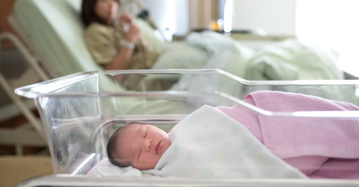 家有新生兒，該幫小孩買醫療險？還是替小孩投資？3 要素教你判斷！